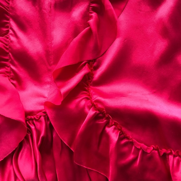 ❤️ Banana Republic Heritage collection silk satin party top with ruffles. - Picture 2 of 7